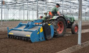 Spatenmaschine mit Zapfwelle