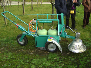 Jätmaschine mit Flamme / geschoben