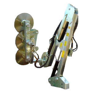 hydraulischer Heckenschneider / getragen