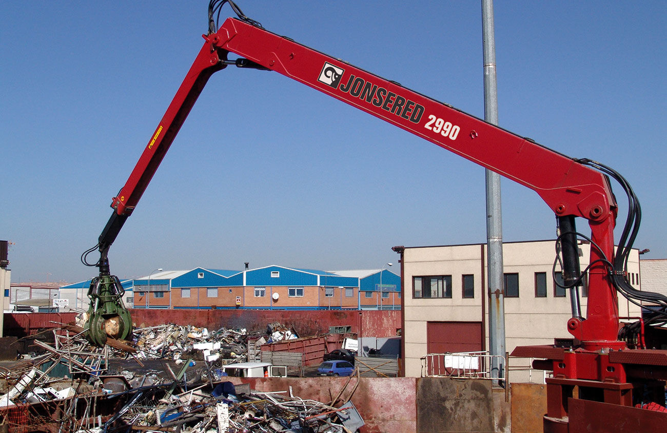 Grue forestière à flèche articulée JONSERED 2990SR series HIAB AB