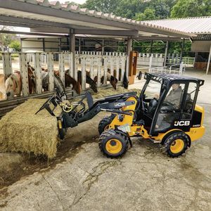 Chargeuse Lectrique E Jcb Sur Pneus Compacte