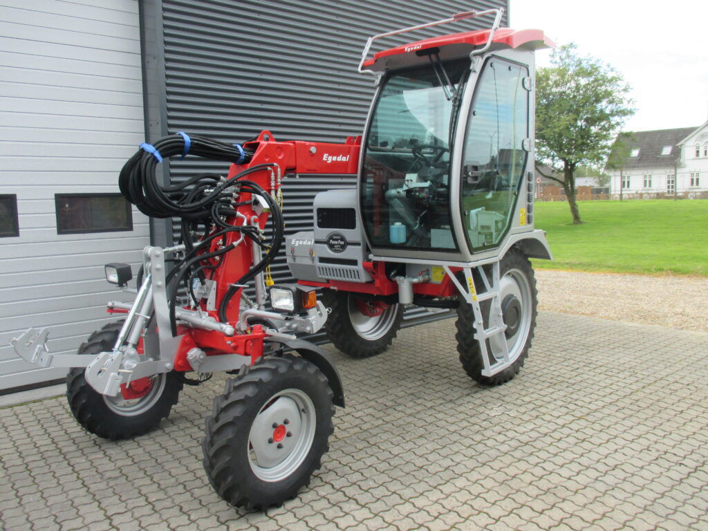 Straddle Tractor Tracmaster Egedal Maskinenfabrik Hydrostatic