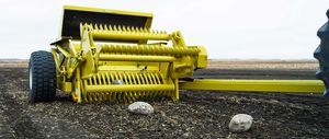 tractor rock picker / unload to ground