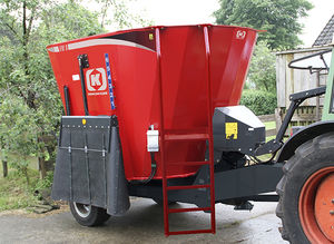 vertical feed mixer / trailed / with weighing system / single-auger