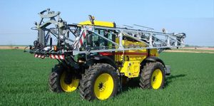 self-propelled sprayer / folding arms / with combustion engine / centrifugal