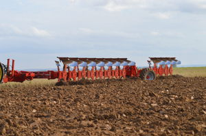 semi-mounted plow / with hydraulic adjustment / adjustable-width