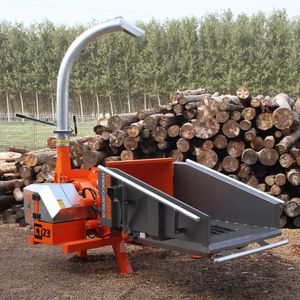 mounted wood chipper / PTO-driven / hydraulic