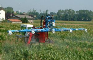 trailed sprayer / small farm / folding arms / pneumatic