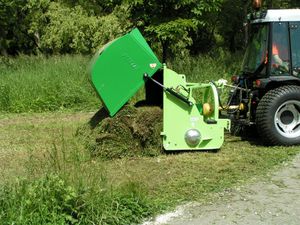 mounted shredder / flail / with collector / PTO-driven