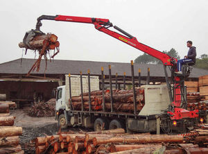 truck-mounted forestry crane / knuckle boom