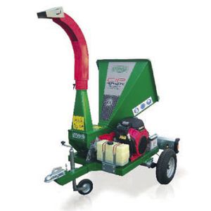 towed wood chipper / with combustion engine