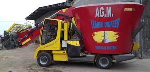 vertical mixer / self-propelled / feeding / single-auger