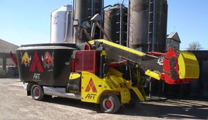 vertical mixer / self-propelled / feeding / 2-auger