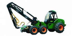 rubber-tired forestry harvester / with crane