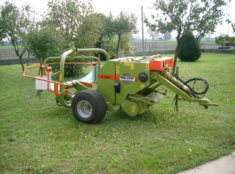 Runde Ballenpresse R500 COMBI Tonutti / Wolagri mit fester Kammer