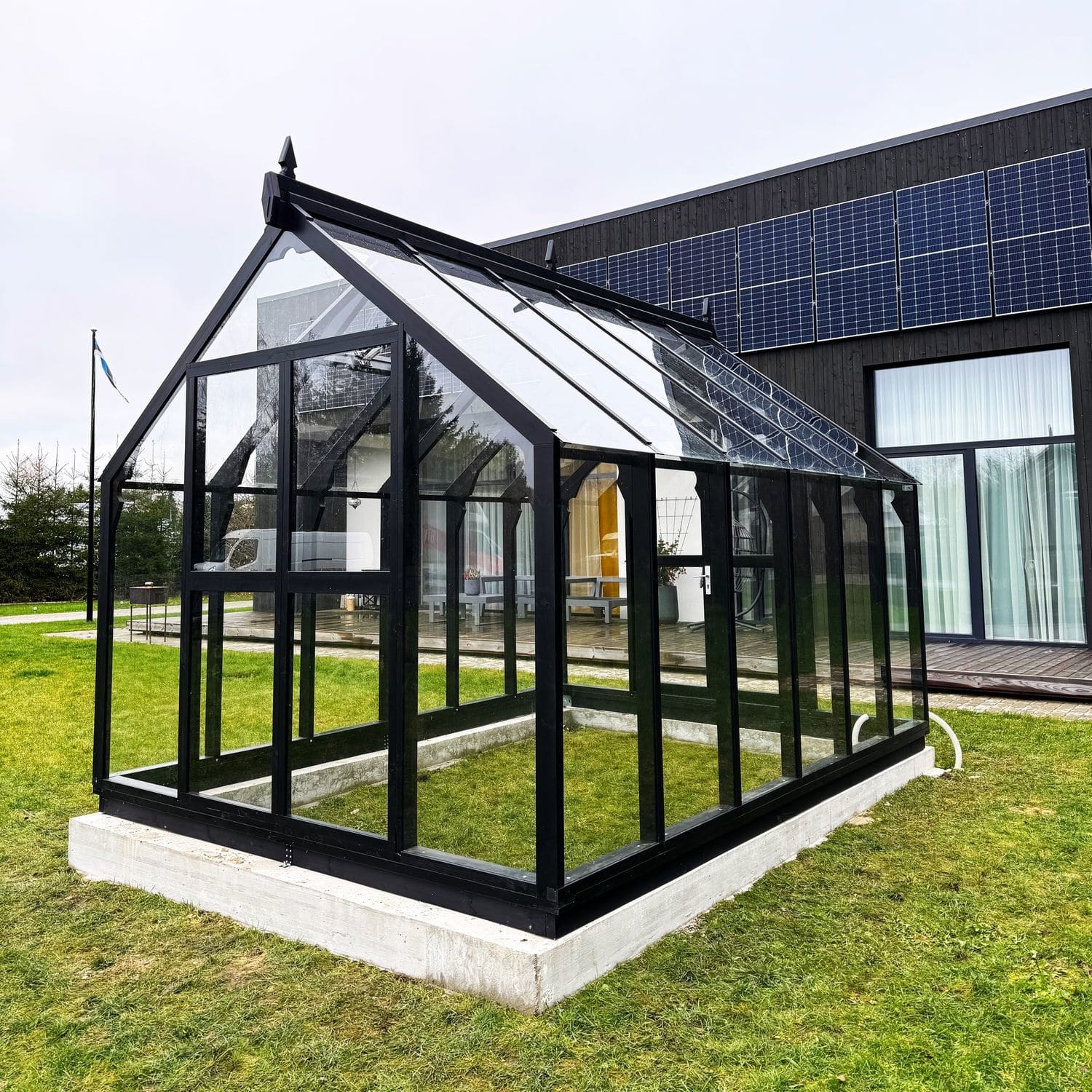 Gewächshaus mit Holzstruktur Arbovista Ecoslider Greenhouses and