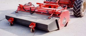 angebaute Kehrmaschine 1
