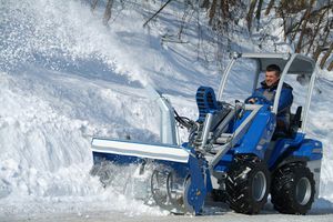 Schneeschild mit Hydraulikregelung