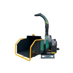 angebauter Häcksler 1