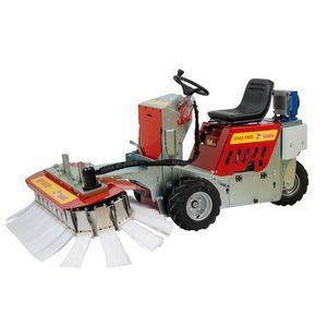 angebaute Kehrmaschine 1