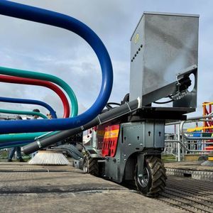 angebauter Düngerstreuer 1