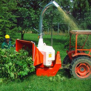 angebauter Häcksler 1