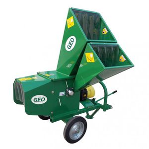 angebauter Häcksler 1