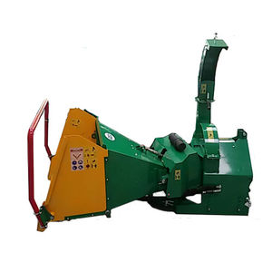angebauter Häcksler 1