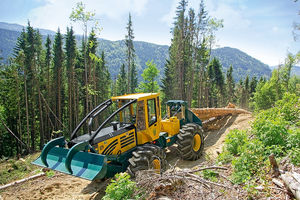 Forst Skidder / mit Eigenantrieb