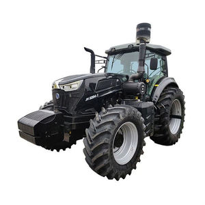 breiter Traktor