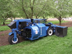 Kehrmaschine mit Eigenantrieb 1