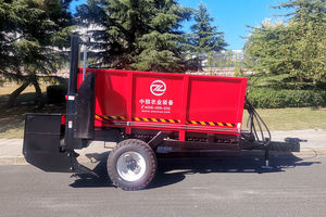 gezogener Stalldungstreuer