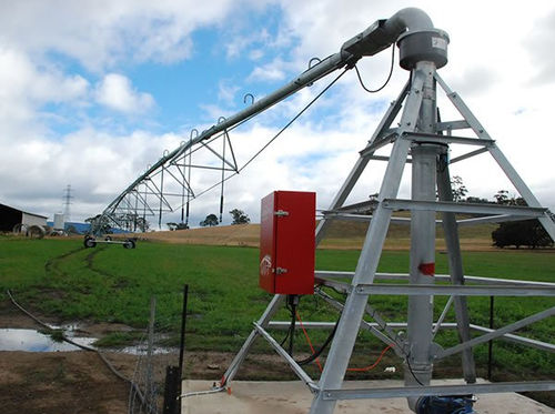 Zentraler Drehgelenk-Bewässerer - Rainfine Irrigation Company - mit Winkelsystem