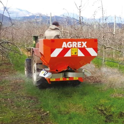 Traktormontierter Düngerstreuer - VIGNA series - AGREX S.p.A. - für Rebstöcke / für Obstgärten
