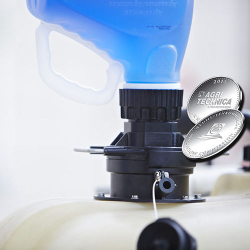 Hermetisch abgedichtetes Transfersystem für Pflanzenschutzmittel - EASYFLOW - agrotop GmbH