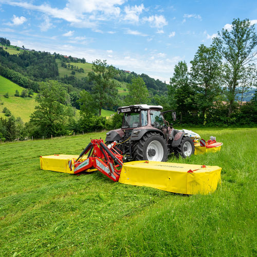 Hinten montiertes Mähwerk - NOVADISC series - PÖTTINGER Landtechnik GmbH - Hochlöffel / Scheiben / mit 32 Klingen