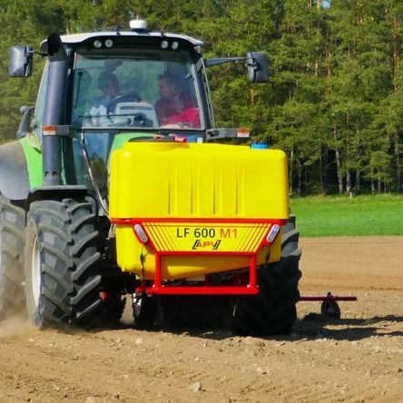 Angebauter Düngerstreuer - LF 600 M1 - APV - Technische Produkte GmbH - flüssig