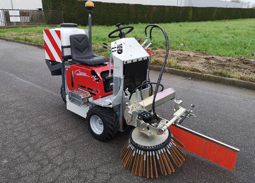 Kehrmaschine mit Eigenantrieb - GECKO - COCHET - für Straßen / frontmontiert