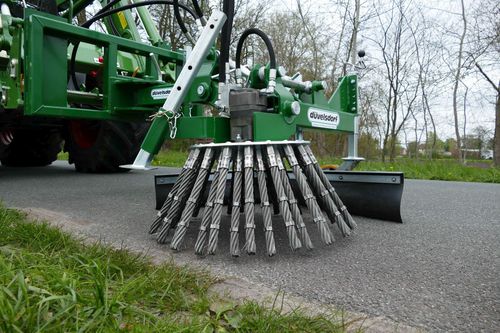 Mechanischer Unkrautentferner - 28221 series - Düvelsdorf Handelsgesellschaft mbH - angebaut / Bürsten / drehbar