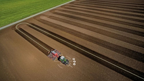 Automatisiertes Gesteuertes Führungssystem - AGCO GmbH - Satelliten / GNSS / GPS
