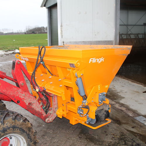 Angebaute Einstreumaschine - SX series - Flingk Machinebouw B.V. - für Sägemehl / selbstentladend