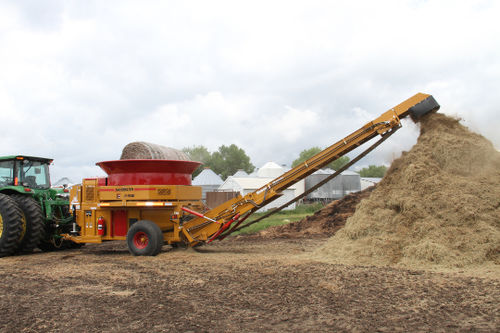 Getreidemühle - H-1030 - Haybuster Agricultural Products - für Stroh / Hammer / mobil