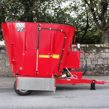 Vertikaler Futtermischer - V series - HI-SPEC Engineering Ltd. - gezogen / mit seitlicher Entladung / Einschnecke