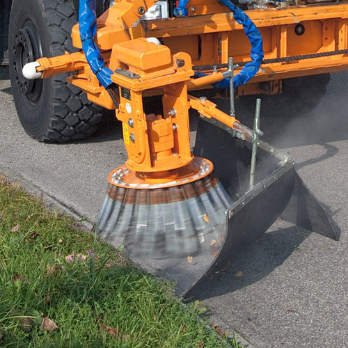 Angebaute Kehrmaschine - WKB 750 - MULAG Fahrzeugwerk Heinz Wössner GmbH & Co. KG - für Straßen / frontmontiert / Ausrichter