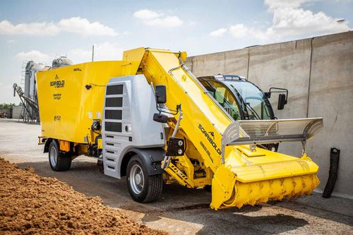 Vertikaler Futtermischwagen - GRIZZLY 7100 - SGARIBOLDI - mit Eigenantrieb / mit seitlicher Entladung / 2-Schnecken