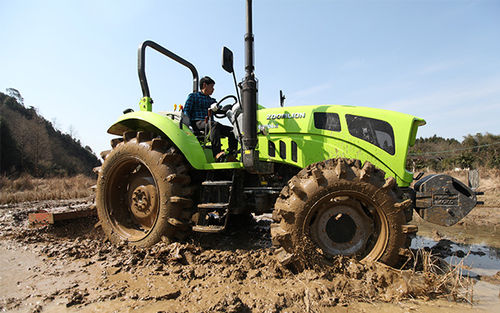 Breiter Traktor - RS1504-F - Zoomlion Heavy Machinery Co., Ltd. - mit Kabine