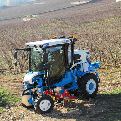 Portaltraktor - 809 - Bobard - hydrostatisch / für Weinanbau / mit Kabine