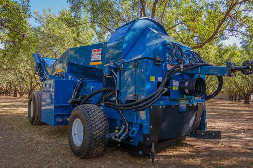 Haselnuss-Erntemaschine - 9810 - Weiss McNair LLC. - Mandel / Walnuss / mit Eigenantrieb