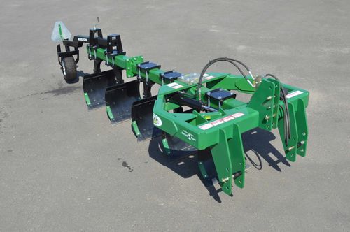 Pflug mit Tülle - 8200 - Allen Farm Equipment - angebaut / volldrehend / Zum Furchenziehen