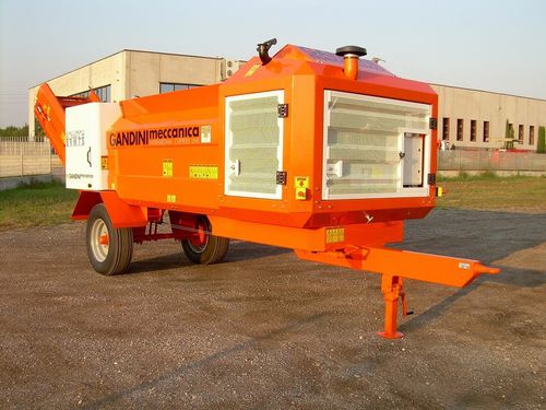 Angehängter Häcksler - BIOMATICH89 - GANDINI MECCANICA Snc - Zapfwellen / mit hydraulischem Einzug / mit Kran